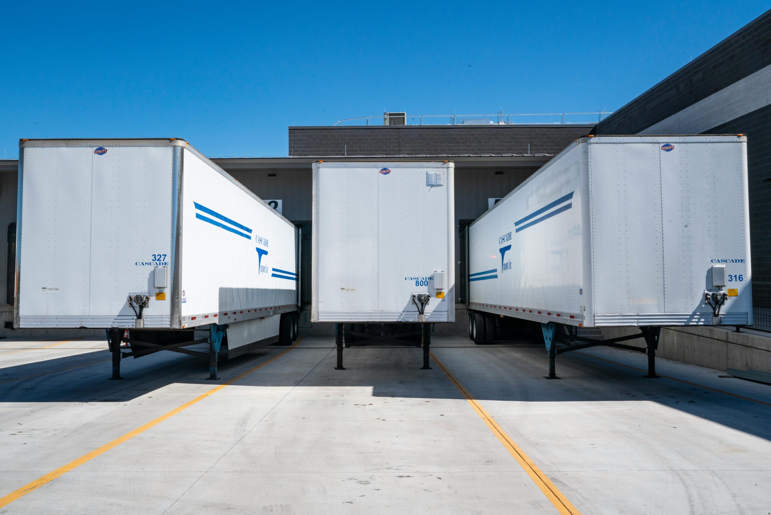 volvo truck dealers